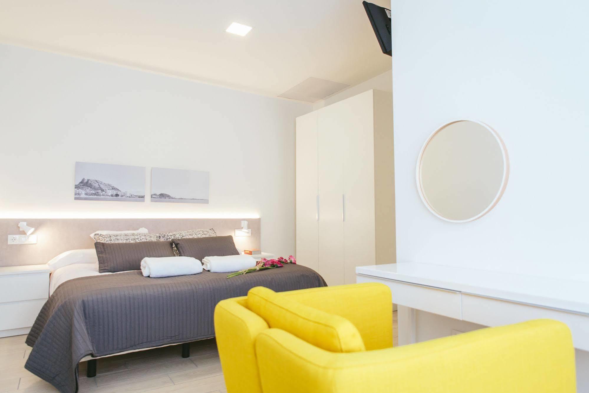 The Lucky Flats - Poeta Quintana Apartment Alicante Bagian luar foto